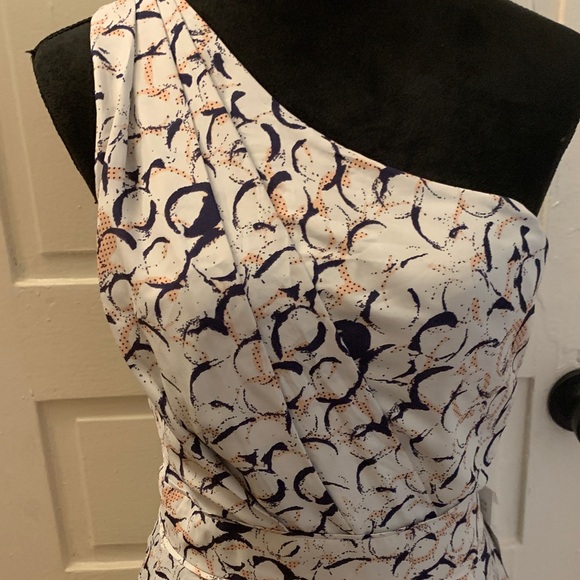 Elegant One-Shoulder Printed Dress - Picture 2 of 12